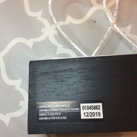 Home decor - Picture 3 of 3